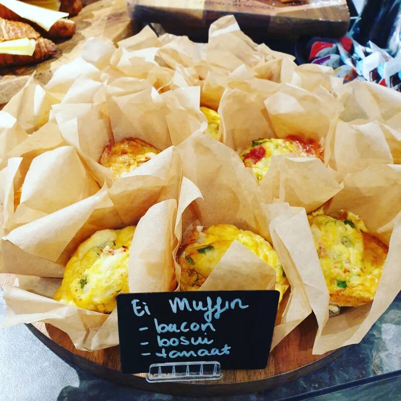 Ei Muffin (bosui en tomaat) β Met bacon