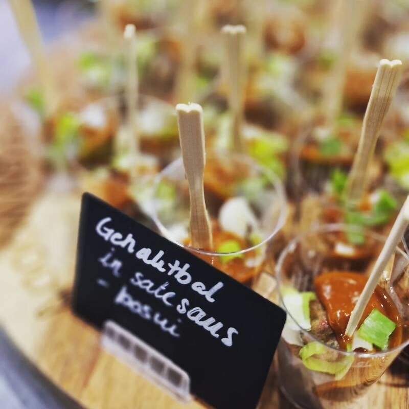 Gehaktballetje met satésaus