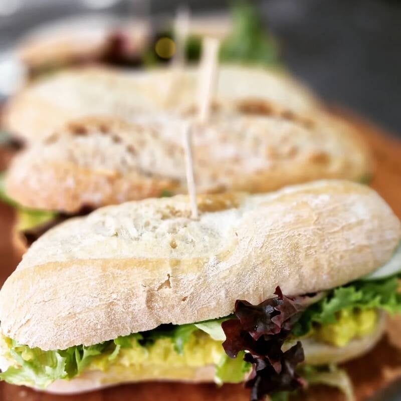 Broodje Kip Kerrie salade