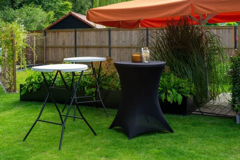 Statafel huren? — met zwarte rok