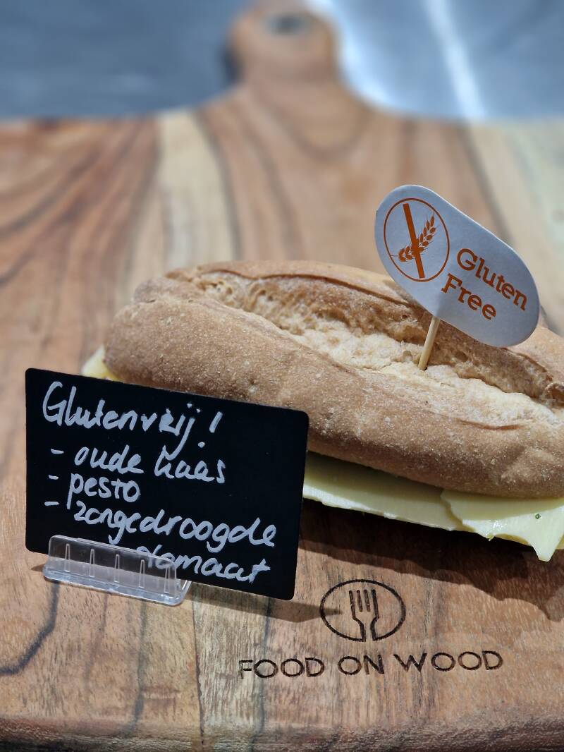 broodje Oude kaas met pesto & zongedroogde tomaat