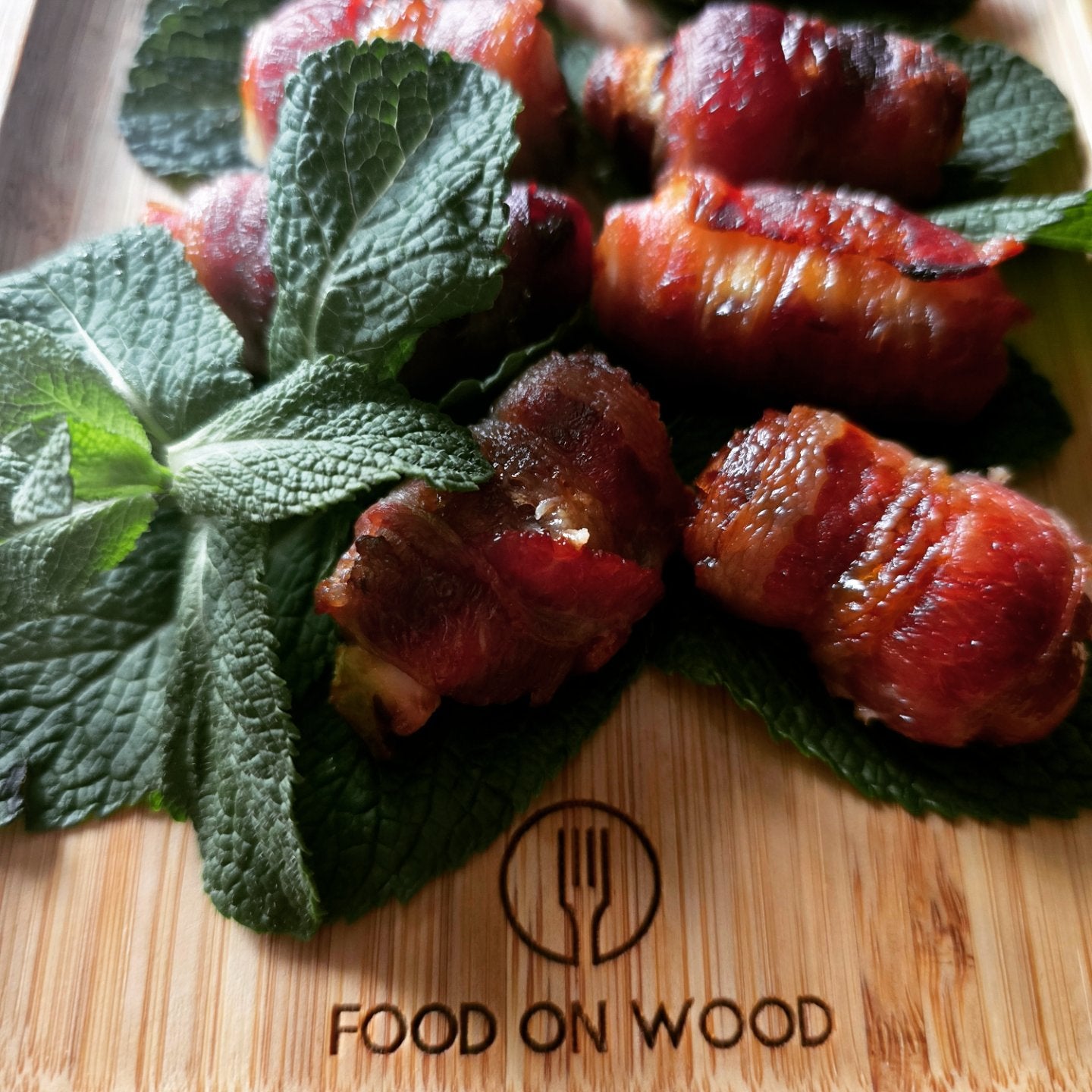 Ovengebakken dadels met spek & gevuld met geitenkaas