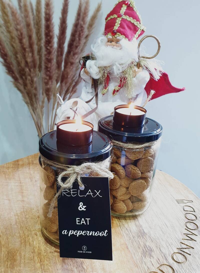 Pepernoten in glazen pot met waxinelichthouder (Sinterklaas)