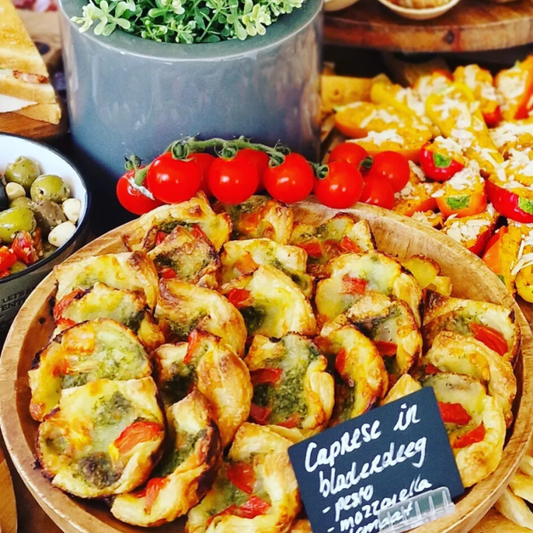 Caprese in bladerdeeg