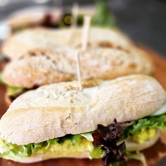 Broodje Kip Kerrie salade