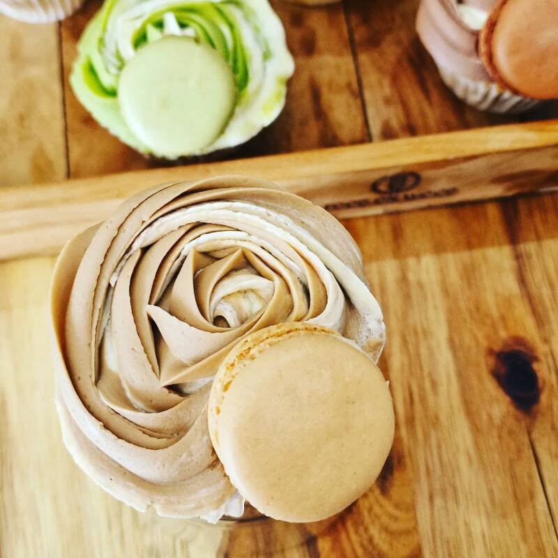 Cupcake - Macaron Mocca (prijs per stuk, bestellen vanaf 6 stuks)