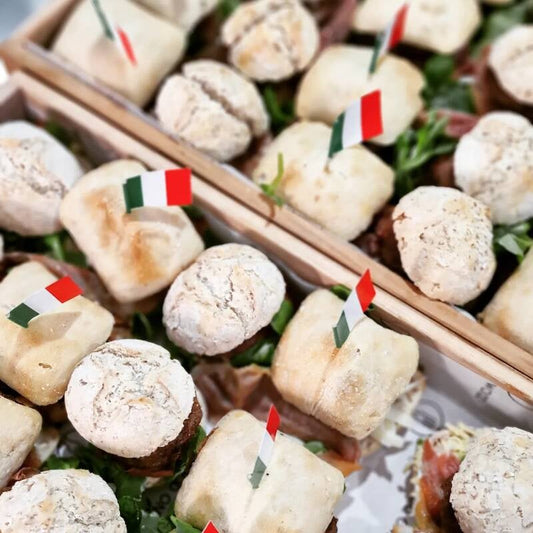 Italiaanse mini Hamburger met o.a. parmaham , parmezaan & truffelmayonaise