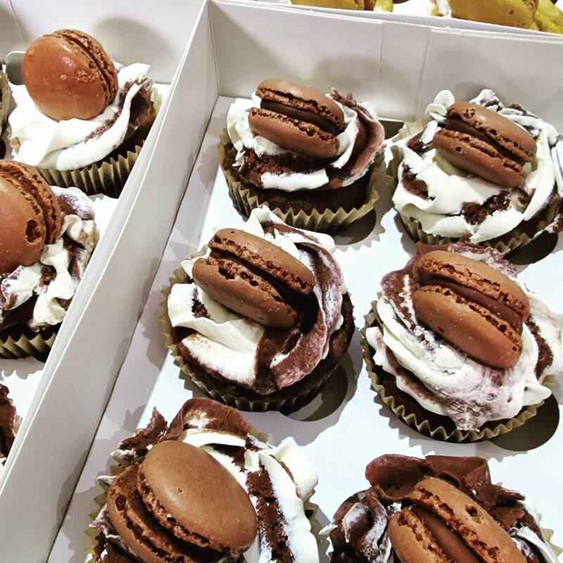 Cupcake - Macaron Chocolade (prijs per stuk, bestellen vanaf 6 stuks)
